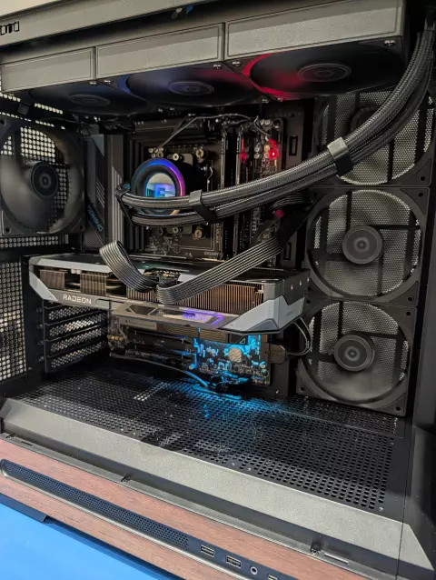 Custom PC na platformie AM5: Budowa bezkompromisowej stacji do pracy i gamingu