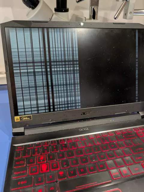 Wymiana matrycy 144Hz w laptopie Acer Nitro – paski na ekranie to nie wyrok!